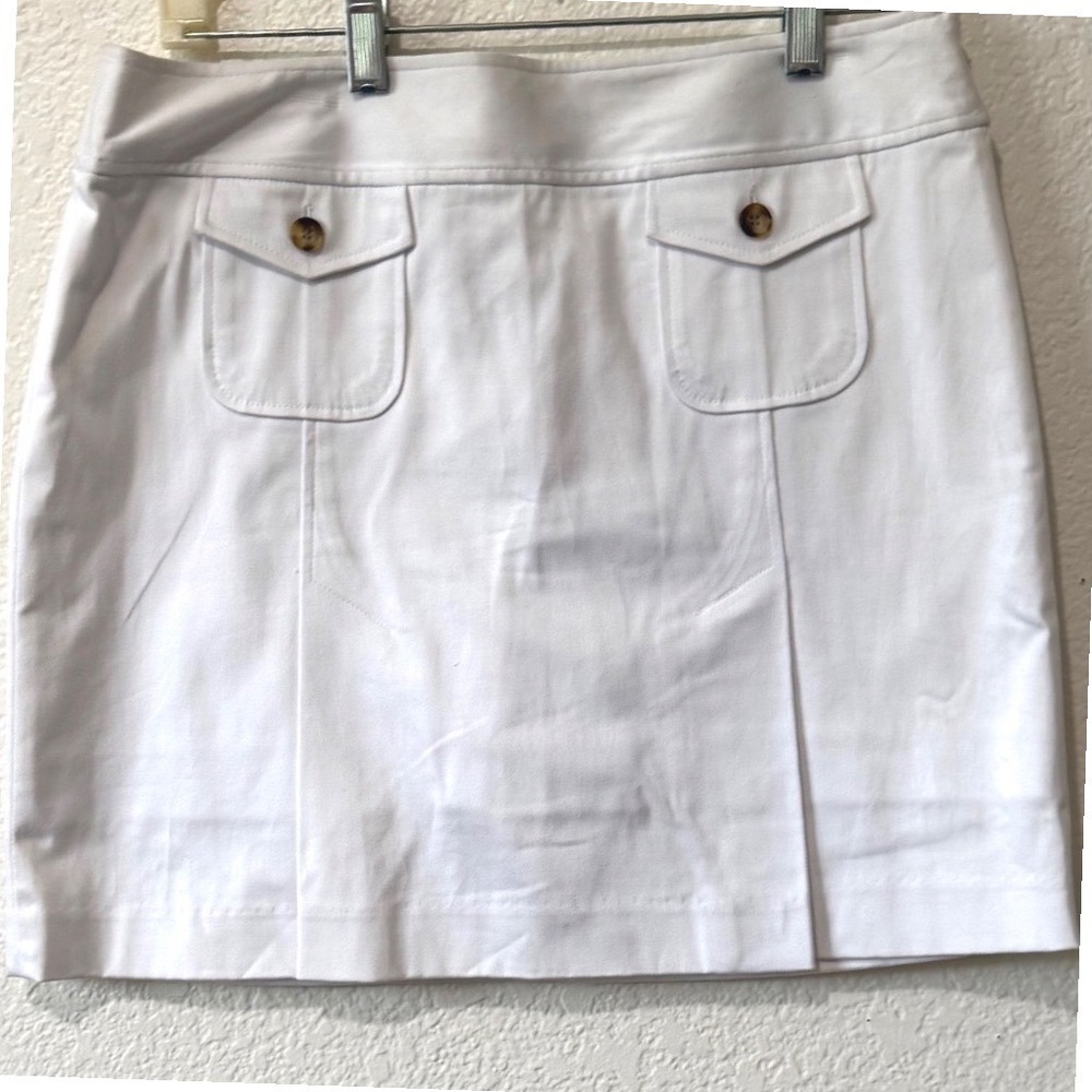 White Mini Skort with Front Flap‎ Pockets and Side Zipper Closure 8P